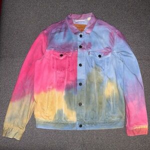 Levi’s Men’s Colorful Tie-Dye Denim Trucker Jacket
